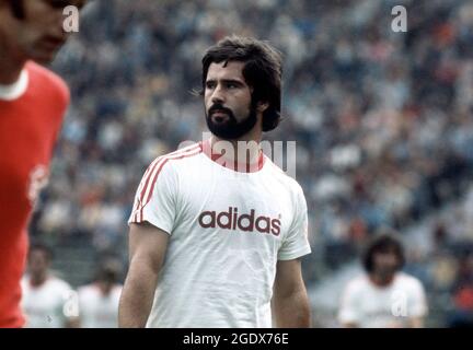 IMMAGINE FILE: 15 agosto 2021. La leggenda del calcio Gerd Mueller è morta all'età di 75 anni. La leggenda del calcio Gerd MUELLER morì all'età di 75 anni. Foto d'archivio; Gerd MUELLER, Germania, FC Bayern Monaco, calciatore, Ritratto a mezza lunghezza, con barba intera, QF Â Credit: dpa Picture Alliance/Alamy Live News Foto Stock