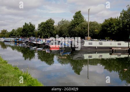 Barche a remi River Lea Stanstead Lock Stanstead Abbott Foto Stock