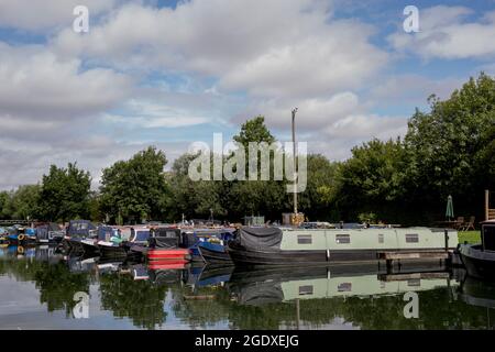 Barche a remi River Lea Stanstead Lock Stanstead Abbott Foto Stock