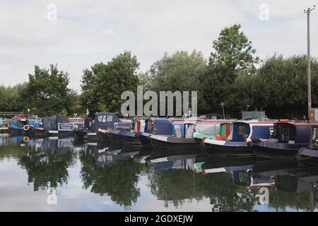 Barche a remi River Lea Stanstead Lock Stanstead Abbott Foto Stock