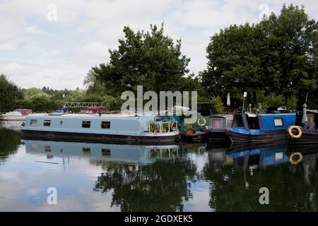 Barche a remi River Lea Stanstead Lock Stanstead Abbott Foto Stock