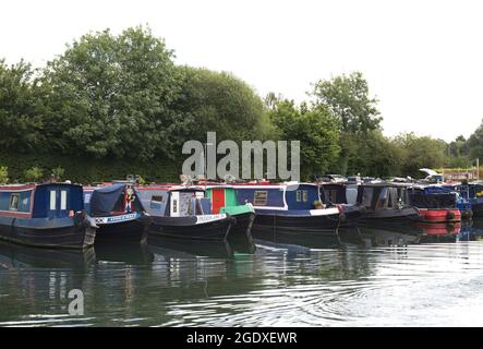 Barche a remi River Lea Stanstead Lock Stanstead Abbott Foto Stock