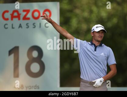 Rasmus Hojgaard reagisce il 18° giorno durante il quarto giorno del Cazoo Classic al London Golf Club di Ash, Kent. Data immagine: Domenica 15 agosto 2021. Foto Stock