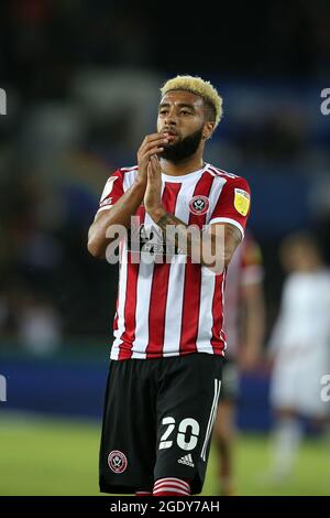 Swansea, Regno Unito. 14 agosto 2021. Jayden Bogle of Sheffield Utd guarda alla partita di campionato .EFL Skybet, Swansea City contro Sheffield Utd al Swansea.com Stadium di Swansea sabato 14 agosto 2021. Questa immagine può essere utilizzata solo per scopi editoriali. Solo per uso editoriale, è richiesta una licenza per uso commerciale. Nessun utilizzo nelle scommesse, nei giochi o nelle pubblicazioni di un singolo club/campionato/giocatore. pic di Andrew Orchard/Andrew Orchard sports photography/Alamy Live news Credit: Andrew Orchard sports photography/Alamy Live News Foto Stock