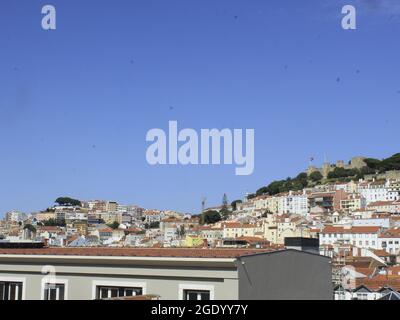 Lisboa, Lisboa Portogallo. 15 agosto 2021. (INT) movimento intenso a Lisbona. 15 agosto 2021, Lisbona, Portogallo: Intenso movimento pedonale nel centro di Lisbona, capitale del Portogallo, domenica (15), in mezzo alla pandemia di Coronavirus. (Credit Image: © Edson De Souza/TheNEWS2 via ZUMA Press Wire) Foto Stock