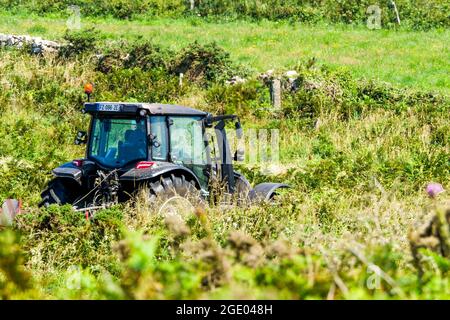 Trattore agricolo, la Hague, dipartimento della Manica, Cotentin, Regione Normandia, Francia Foto Stock