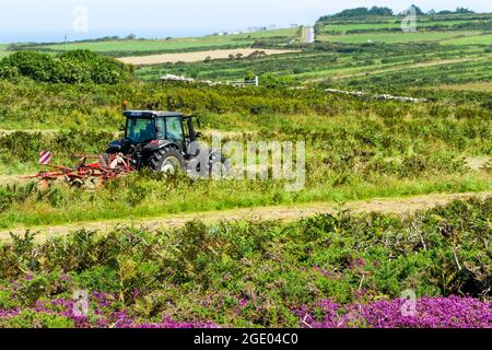 Trattore agricolo, la Hague, dipartimento della Manica, Cotentin, Regione Normandia, Francia Foto Stock