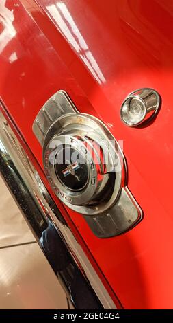 Bordeaux , Aquitaine Francia - 12 15 2020 : ford mustang logo e testo segno sul retro posteriore di vintage retro auto antico muscolo Foto Stock