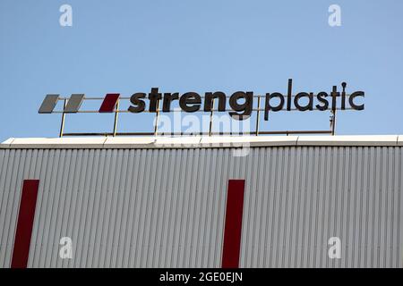 DIELSDORF, SVIZZERA - 27 APRILE 2020: Streng Plastic è un fornitore nel settore dei sistemi di tubi in plastica e offre sistemi di protezione per acque reflue, pressione e cavi Foto Stock