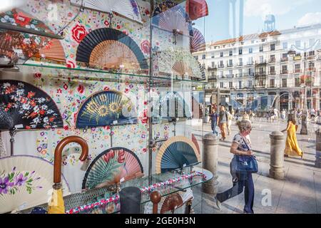 Madrid Spagna,Centro,Plaza de la Puerta del Sol shopping store business,vendita esposizione Casa de Diego abanicos ventilatori a mano finestra, Foto Stock