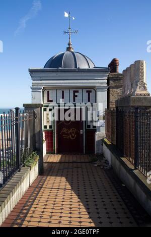 L'ascensore East Cliff a Ramsgate - e l'ascensore Edwardian Beach - Kent, Inghilterra UK Foto Stock