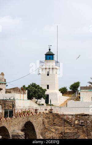 Vista di un vecchio faro piccolo nella città di Skikda, Algeria. Foto Stock