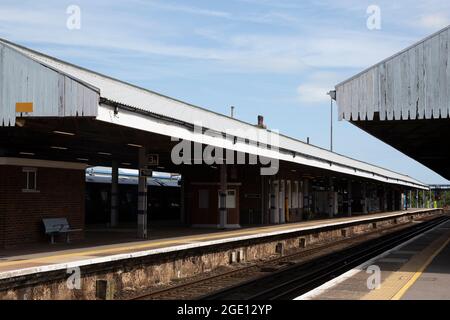 Piattaforma della stazione ferroviaria di Ramsgate, Kent, Inghilterra Regno Unito Foto Stock