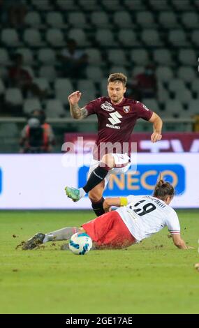 Torino, Italia. 15 agosto 2021. Karol Linetty (Torino FC) durante la partita di calcio Coppa Italia tra Torino FC e noi Cremonese il 15 agosto 2021 allo Stadio Grande Torino di Torino - Foto Nderim Kaceli Credit: Independent Photo Agency/Alamy Live News Foto Stock