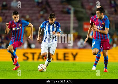 Barcellona, Spagna. 15 agosto 2021. Pedri (FC Barcelona), Portu (Real Sociedad), Eric Garcia (FC Barcelona), durante la partita di calcio la Liga tra FC Barcelona e Real Sociedad, allo stadio Camp Nou di Barcellona, Spagna, il 15 agosto 2021. Foto: SIU Wu Credit: dpa/Alamy Live News Foto Stock