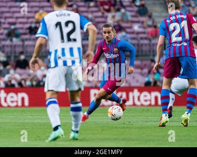 Barcellona, Spagna. 15 agosto 2021. Antoine Griezmann di Barcellona compete nel corso di una partita di calcio della lega spagnola tra il FC Barcelona e il Real Sociedad di Barcellona, in Spagna, il 15 agosto 2021. Credit: Joan Gosa/Xinhua/Alamy Live News Foto Stock