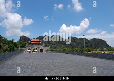 Re imperatore Dinh Tien Hoang Tempio e Nhat Tru Pagoda di Hoa Lu antica capitale per i vietnamiti e viaggiatori abbandonati viaggio visitare RESPECT pra Foto Stock