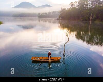 Lago Tuyen Lam di Nizza nella città di da Lat provincia di Lam Dong Vietnam meridionale Foto Stock