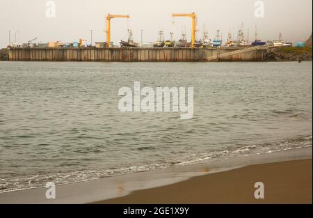 Attracco per barche da pesca da Dock Beach, Port Orford, Oregon Foto Stock