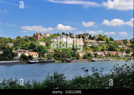 FRANCIA, VAL-D'OISE (95) LA FRETTE-SUR-SEINE, GIRO IN BICICLETTA ELETTRICA NELLA FORESTA E SULLE RIVE DELLA SENNA Foto Stock