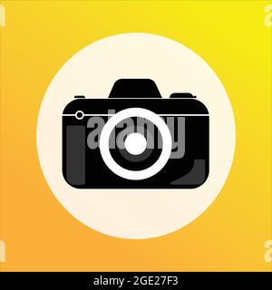 Icona del vettore della fotocamera. Simbolo della fotocamera tascabile o della fotocamera reflex digitale. Illustrazione Vettoriale