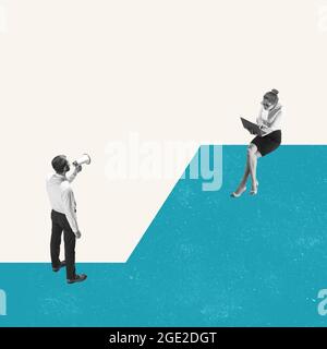 Lavoro di squadra. Giovane uomo e donna, impiegati in abiti da lavoro seduti su sfondo astratto. Foto Stock