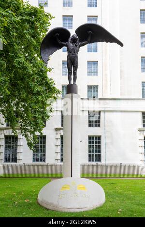 Fleet Air Arm Memorial a Victoria Embankment Gardens a Londra, Inghilterra Regno Unito Foto Stock