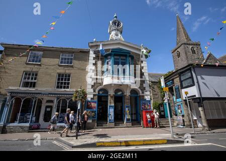 Kingsbridge Market Town, situato nel quartiere South Hams del Devon Sud, adagiato su ripidi pendii che conducono alla splendida estuario del fiume Dart, Inghilterra. Foto Stock