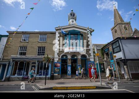 Kingsbridge Market Town, situato nel quartiere South Hams del Devon Sud, adagiato su ripidi pendii che conducono alla splendida estuario del fiume Dart, Inghilterra. Foto Stock