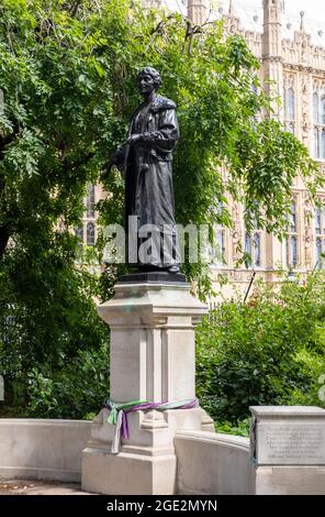 Emmeline Pankhurst Memorial a Victoria Tower Gardens Londra, Inghilterra Regno Unito Foto Stock