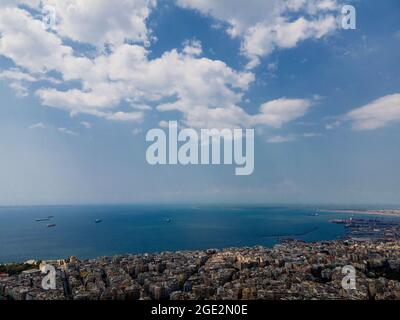 Il cielo sulla città di Salonicco, Grecia Foto Stock