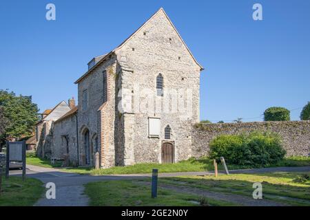 vecchi edifici agricoli nel villaggio di charing kent Foto Stock