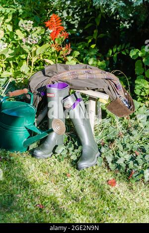 Abbigliamento tipico per il giardinaggio, stile inglese Foto Stock