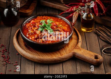 Cashushuli georgiani di vitello stufato con pomodori Foto Stock
