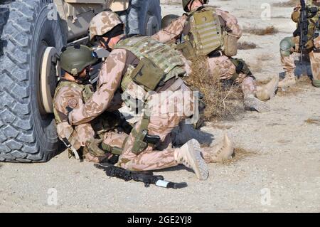 Bagram, Afghanistan. 13 Dicembre 2018. ***FILE PHOTO*** i soldati cechi addestrano la risposta ad un attacco al loro veicolo MRAP (Mine-Resistant Ambush Protected) presso il campo d'aviazione di Bagram (base aerea di Bagram), il 13 dicembre 2018. La compagnia di guardia ceca è responsabile della sorveglianza di parte dei dintorni della base. Credit: Karel Capek/CTK Photo/Alamy Live News Foto Stock