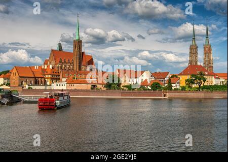Wroclaw Polonia vista sull'isola di Tumski e sulla Cattedrale di San Giovanni Battista, vista panoramica Foto Stock