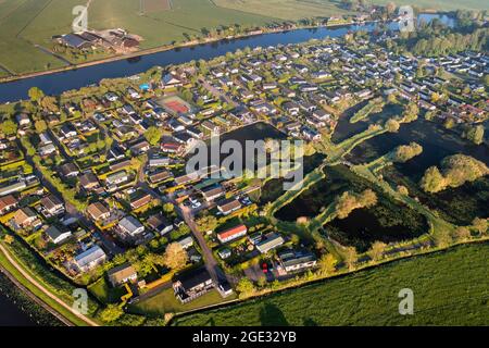 Paesi Bassi, Nederhorst den Berg, parco vacanze vicino al fiume Vecht. Antenna Foto Stock