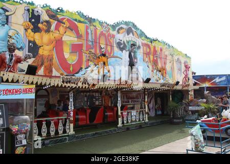 Giro di divertimenti sul treno fantasma, Barry Island Pleasure Park, Galles del Sud, Regno Unito, agosto 2021 Foto Stock