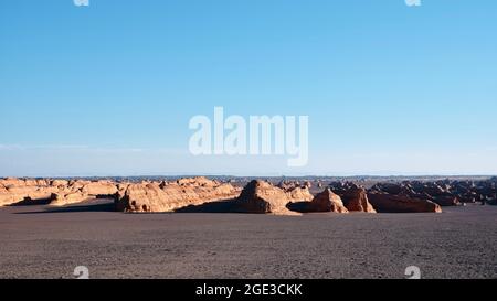 paesaggio delle forme di yardang nel parco geologico nazionale vicino a dunhuang, provincia di gansu, cina Foto Stock