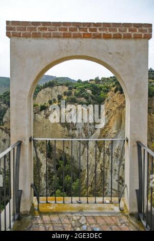 Vista panoramica sulla campagna intorno ad Aliano, un centro storico della Basilicata, Italia. Foto Stock