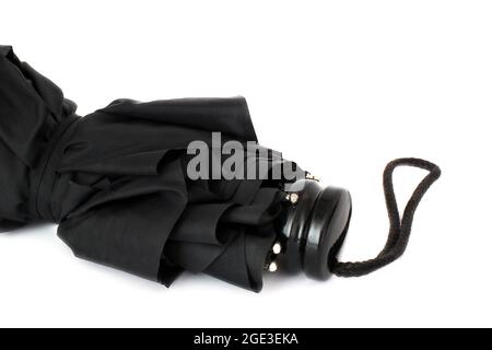 Ombrello nero su sfondo bianco Foto Stock