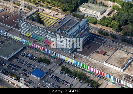 Spettacolare vista aerea (340 m) di Mosca, Russia. Vista dalla torre della televisione di Ostankino Foto Stock