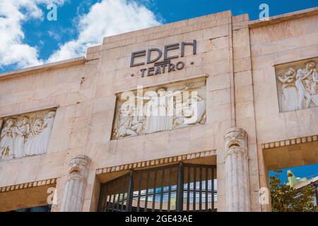 Particolare della splendida facciata Art Deco dell'ex Teatro Eden nel centro di Lisbona, progettata dagli architetti Cassiano Branco e Carlo Florencio Foto Stock