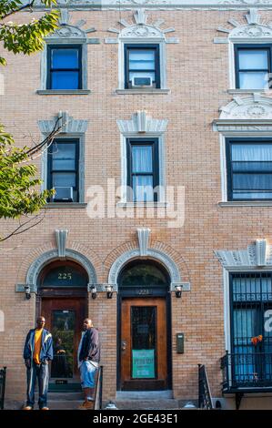 Facciata dell'edificio Harlem a Malcolm X Boulevard e Lenox Avenue ad Harlem in Manhattan a New York USA Foto Stock