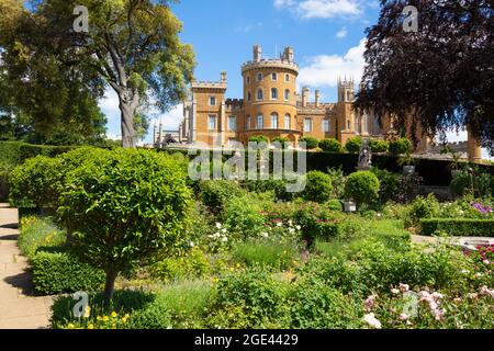 Belvoir Castello Giardino delle rose vale di Belvoir Grantham Leicestershire Inghilterra GB Europa Foto Stock