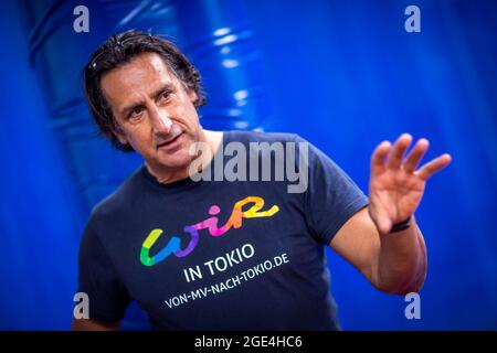 Rostock, Germania. 11 Agosto 2021. Christian Schenk, campione olimpico di decathlon a Seul nel 1988, lavora come allenatore di stato per i para-atleti nel Meclemburgo-Vorpommern. Credit: Jens Büttner/dpa-Zentralbild/dpa/Alamy Live News Foto Stock