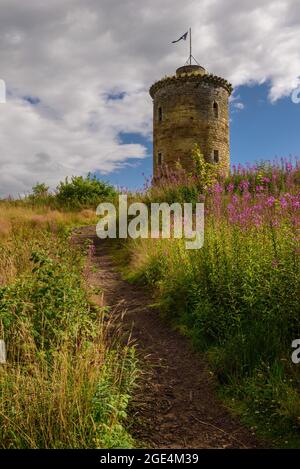 La Knights Law Tower, conosciuta anche come Terregles Tower, una vecchia colombaia sulla Pencuik House Estate a Midlothian, Scozia Foto Stock