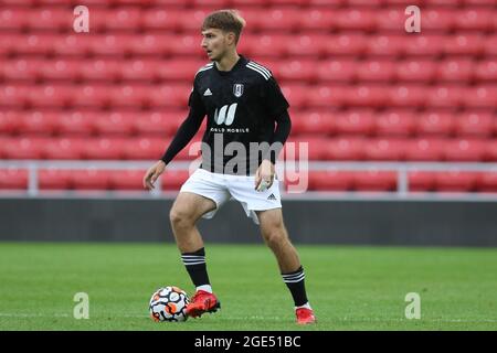 SUNDERLAND, REGNO UNITO. 16 AGOSTO Adrion Pajaziti di Fulham in azione durante la partita PL 2 Division 2 tra Sunderland e Fulham allo Stadio di luce, Sunderland, lunedì 16 agosto 2021. (Credit: Will Matthews | MI News) Credit: MI News & Sport /Alamy Live News Foto Stock