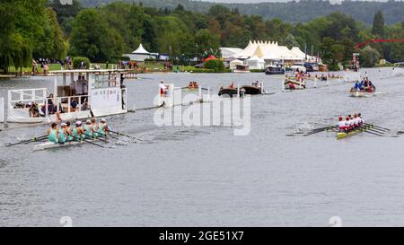 Henley-upon-Thames, Oxfordshire, Regno Unito. Henley Royal Regatta, Covid ha adattato le gare con le manche tradizionali che hanno portato alla grande finale domenicale di agosto Foto Stock