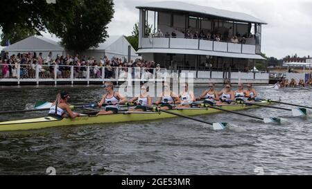 Henley-upon-Thames, Oxfordshire, Regno Unito. Henley Royal Regatta, Covid ha adattato le gare con le manche tradizionali che hanno portato alla grande finale domenicale di agosto Foto Stock